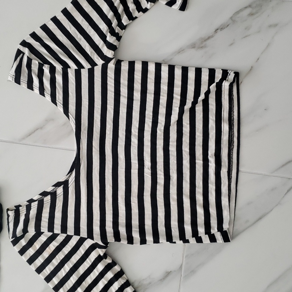 2 stripped cropped tops size med - Picture 2 of 6
